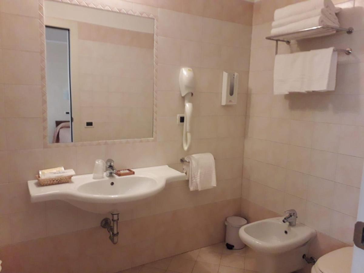 Albergo Ristorante Campanile Azzurro Villafranca Padovana エクステリア 写真