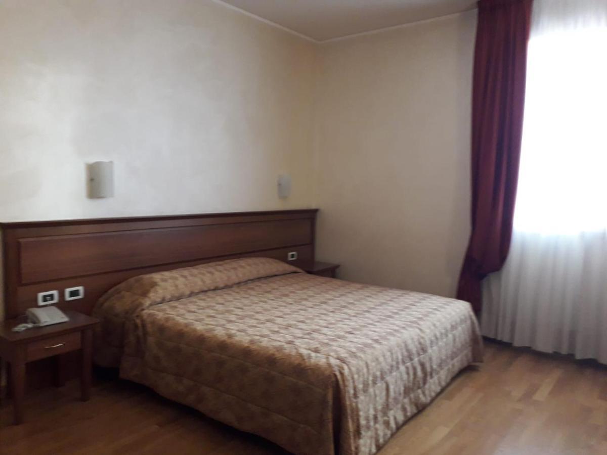 Albergo Ristorante Campanile Azzurro Villafranca Padovana エクステリア 写真